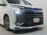 高輝度で点灯速度が速く、しかも消費電力の少ないLEDヘッドライトが装備されています!LEDの明るい光が走行中の視界の確保をサポートして、夜のドライブがより楽しく安全に運転できます♪