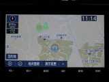 純正ナビを装備。タッチパネル式で使いやすく、お出かけもラクラクです。