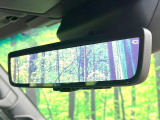 【デジタルインナーミラー】後席の大きな荷物や同乗者で後方が確認しづらい時でも安心!カメラが撮影した車両後方の映像をルームミラー内に表示。クリアな視界で状況の確認が可能です!