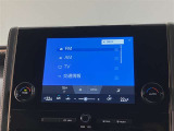 ディスプレイオーディオやカーナビは、現代のドライブにおいて欠かせない装備のひとつです。初めての場所でも迷いにくく、快適なルート案内で運転をサポートします。移動中のエンターテインメント性も高まります。