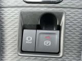 ★電動パーキングブレーキ★スイッチで作動・解除。「P」シフトで自動作動、「P」シフト以外にシフトで解除されるオート機能!