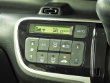 オートエアコンを装備しておりますので、四季を通じて車内を快適な温度に保つことが出来ます!高級感が有りますね!