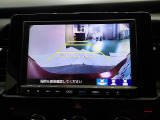 【バックカメラ】運転が苦手な方も車庫入れラクラクです!ギアをリバースに入れれば自動的に切り換わりますので、面倒な操作は不要です♪狭い駐車場もお車を傷つけず安心ですね!