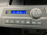 オートエアコン付きです!お好みの温度をセットするだけでエアコンの風量などを自動でコントロール。快適な車内でお過ごしいただけます。