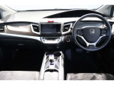 操作性に優れた運転席となります!小物入れや各ボタンの配置にこだわり、使いやすいです!座り心地もよく視認性も良好なのでロングドライブもお任せ下さい!