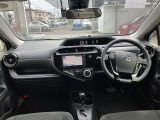 【運転席・インパネまわり】ハンドル・シート・フロアーなど隅々までプロによるクリーニング済み☆彡キレイな車内でドライブが一層快適にお楽しみいただけます!!