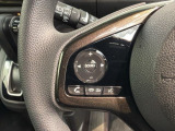 ステアリングにオーディオ操作スイッチが付いています。オーディオ画面に直接タッチしなくても操作が出来ますので、運転に集中できます。