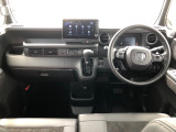 【インパネ全体】手が届きやすく、どなたでも運転しやすいです。シンプルで使いやすい設計になっています!
