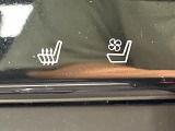 【シートヒーター&ベンチレーション】夏場は涼しい風でお尻や背中の熱やムレを防ぎ、冬はエアコンよりも早く温まってポカポカに!季節を問わず快適に過ごせます。