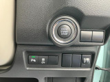 ボタン1つでエンジンを始動【キーレスプッシュスタート】!各機能のスイッチは運転席から操作ラクラク。