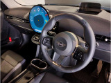 ミニ独特のゴーカートフィーリングと呼ばれる軽快なハンドリングはAT車、MT車のどちらでも楽しめます。