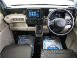 運転にかかわる様々な操作を安全に行えるように視点移動が少なく、操作性に配慮されたスイッチ類が凝縮されたコクピットです。