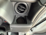 運転席にもドリンクホルダーを装備!