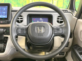 インテリアに合わせたデザインのステアリングは、運転される方のことも考え、運転しやすい形状、大きさです。是非一度、実際に触ってお確かめください。