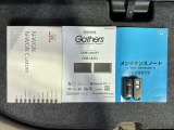 スマートキーは鍵をバッグに入れたままでもドアロックの開閉やエンジンのON・OFFができます。夜間や雨の日も鍵を探さなくて良いので便利です。