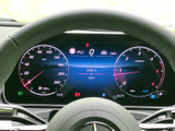 洗練されたデザインのメーターが、運転中の集中を妨げません。必要な情報をひと目で確認でき、安全運転をサポートするとともに、車内の雰囲気をよりスタイリッシュに演出します。