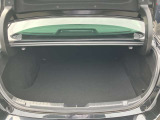セダンならではの車内と荷室が分割しているのが良いですね!