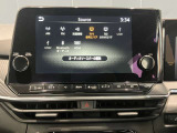 日産純正メモリーナビゲーションです♪目的地まで案内するナビゲーション機能の他にフルセグ画質で楽しめるTVやBluetooth Audioなど多彩な機能が満載で運転を快適にサポートしてくれます☆
