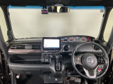 【前方視界】開放的な前方視界!運転がしやすく疲れにくいです♪窓が大きく、見通しがとっても良いおクルマですよ♪