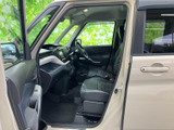 運転しやすい運転席周りのレイアウト。視界も広く、安全運転をサポートします。快適なドライブをサポートします。