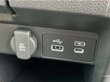 便利な充電用USBジャックと12V電源ソケットを設置しております。周辺機器の充電にご利用頂けます☆