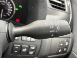 【オートライト(AUTO)】外の明るさをシステムが感知して、自動でヘッドライトが点灯します。ヘッドライトをつけ忘れを防ぐ便利機能です。
