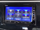 ナビ機能だけでなく、ミュージックサーバー、Bluetooth、フルセグテレビ、DVDとCD再生など、オーディオ機能がついています。