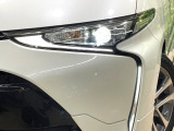 【LEDヘッドライト】悪天候や夜間走行時も良好な視界を確保し安心して運転できる高輝度LEDヘッドライトを装備!点灯速度が早く、消費電力も抑えられています。