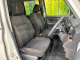 運転席シート廻りは使用感も少なく、良好な状態となっています。前オーナー様が丁寧に使っていたことがよくわかりますね。