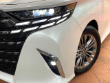 【LEDヘッドライト】悪天候や夜間走行時も良好な視界を確保し安心して運転できる高輝度LEDヘッドライトを装備!点灯速度が早く、消費電力も抑えられています。
