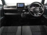 ◆インテリアパネル◆視界広々で非常に運転しやすくロングドライブでも疲れを感じさせないすっきりとまとまったインパネ周りです。