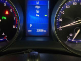 視認性に優れたメーターを採用しており、走行中でも車速や情報が分かりやすく表示されます。運転時の視線移動をむりのない範囲に抑え、快適で安心感のあるドライブをサポートします。