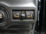 運転席からインパネ部のスイッチを押すだけで、両側スライドドアが自動で開閉します。