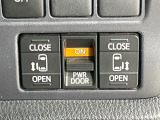 【両側パワースライドドア】スマートキーや運転席のスイッチで後席両側スライドドアの開閉が可能♪電動だから力を入れてドアを開ける必要が無く、小さなお子様でも簡単に開け閉めでき快適です♪
