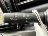 雨天時でもクリアな視界を確保できるワイパーレバー。運転状況に合わせて、最適な設定を選べます。