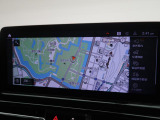 【純正ナビゲーション】BMWのナビゲーションは操作性も良く、詳細な地図情報と交通状況を見やすく表示し、快適なドライビングをサポートしながら目的地までナビゲートします。