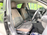 運転席まわりには十分なスペースがあり、大柄な方でもゆったり運転していただける環境です。