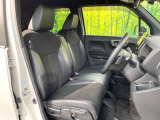 運転席シート廻りは使用感も少なく、良好な状態となっています。前オーナー様が丁寧に使っていたことがよくわかりますね。