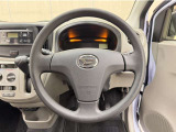 毎日触れるハンドル部分。ハンドルは車を運転するうえで、ずっと握っている重要なパーツです。手にフィットするものがいいですよね〜!