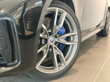 BMW純正アロイホイールはモデルやパッケージに合わせてデザインされています。洗練されたデザインで、足元の個性を引き立てます。