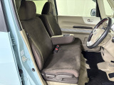 軽自動車とは思えない車内空間の広さです!是非一度ご体感ください☆