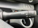 操作しやすい位置に配置されたウインカーレバー。スムーズな操作で、安全な車線変更をサポートします。