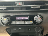 オートエアコンは、温度や風量を自動で調整してくれるため、運転に集中でき、疲労軽減にもつながります。また、車内の温度を一定に保つことで、結露やカビの発生を防ぐ効果もあります。