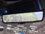【デジタルインナーミラー】後席の大きな荷物や同乗者で後方が確認しづらい時でも安心!カメラが撮影した車両後方の映像をルームミラー内に表示。クリアな視界で状況の確認が可能です!