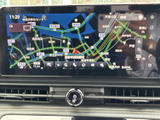 鮮明な地図表示で、道に迷う心配なくスムーズなナビゲーションを実現。渋滞情報もリアルタイムで確認できます。