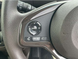 【ステリモ】ステアリングリモコンスイッチにてオーディオ操作可能となっております。運転にも集中できます。