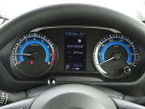 【メーターパネル】素早く車の情報が読み取れる、視認性に優れたシンプルなデザインのメーターパネルです。