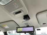 スマートルームミラーで荷物満載でも確認出来ます。またSOSコールも装備されております。