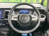 インテリアに合わせたデザインのステアリングは、運転される方のことも考え、運転しやすい形状、大きさです。是非一度、実際に触ってお確かめください。
