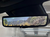 【デジタルインナーミラー】後席の大きな荷物や同乗者で後方が確認しづらい時でも安心!カメラが撮影した車両後方の映像をルームミラー内に表示。クリアな視界で状況の確認が可能です!